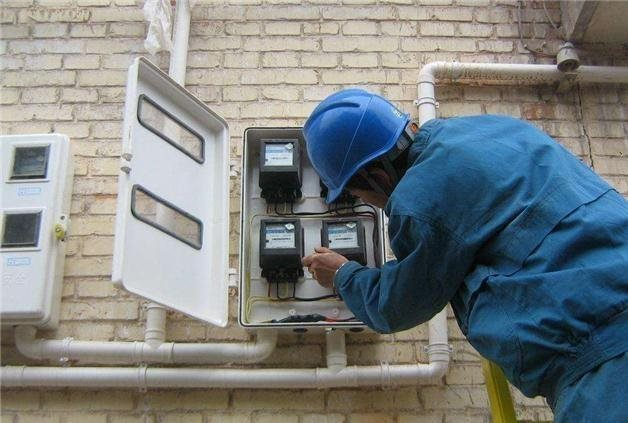 Phát hiện dòng điện bất thường trong 1 nhà dân, công ty điện cử người đến tận nơi điều tra, “tóm gọn” đối tượng trộm hơn 80.000 kWh điện - Ảnh 1.