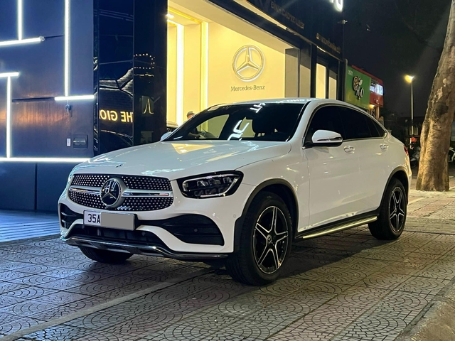 Rao hàng hiếm Mercedes-Benz GLC 300 Coupe rẻ hơn 500 triệu so với niêm yết, người bán khẳng định xe mới lướt 6.500km - Ảnh 1.