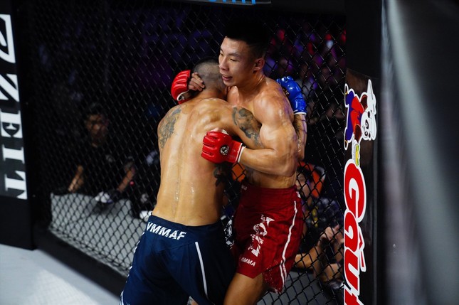 Võ sĩ dân tộc Dao đấu đối thủ Việt kiều tại Lion Championship 11 - Ảnh 1.