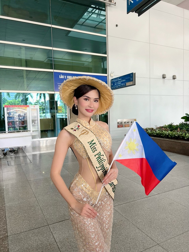 Dàn thí sinh Miss Earth 2023 diện áo dài khi đến Việt Nam  - Ảnh 2.