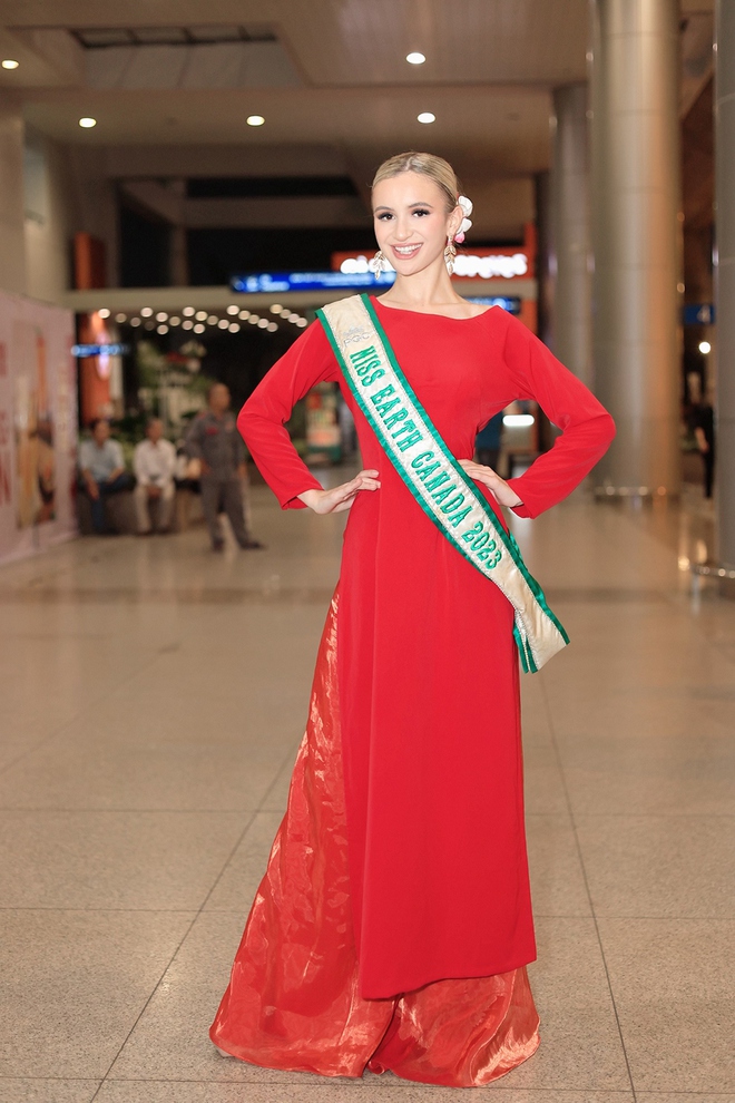 Dàn thí sinh Miss Earth 2023 diện áo dài khi đến Việt Nam  - Ảnh 1.