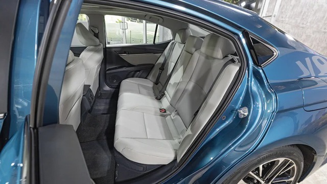 Báo Mỹ đánh giá nội thất Toyota Camry 2025: Hiện đại, dễ dùng, không còn cảm giác bị cắt trang bị với bản thấp - Ảnh 6.