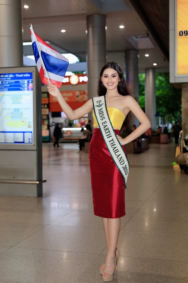 Dàn thí sinh Miss Earth 2023 diện áo dài khi đến Việt Nam  - Ảnh 11.