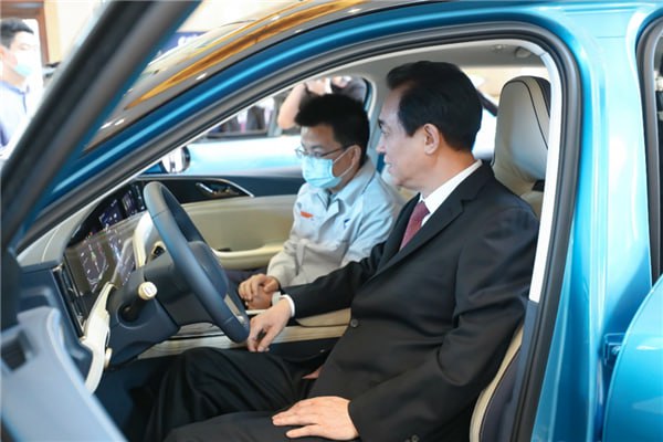 Tỷ phú BĐS Trung Quốc Hứa Gia Ấn lấn sân sản xuất ô tô: Nợ như chúa chổm, nửa năm mới giao 760 xe - Ảnh 2.