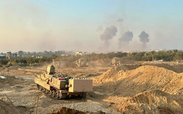 Israel tuyên bố nắm thóp Hamas: Tung quân khóa chặt Gaza theo ba hướng để xóa sổ đối thủ - Ảnh 1.