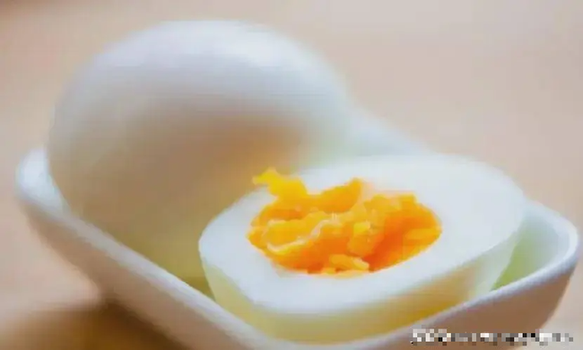 Khi luộc trứng đừng dùng nước lạnh, công thức 12345 mới là cách làm đúng - Ảnh 1.
