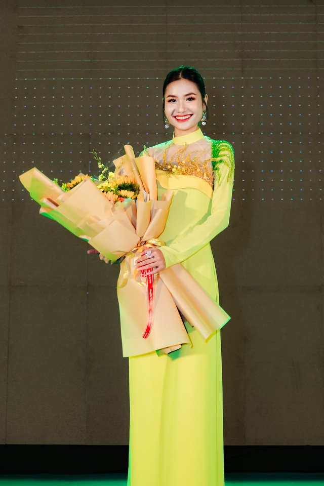 Hoa hậu Thanh Hà: Đây là sàn catwalk đặc biệt nhất đối với tôi - Ảnh 2.