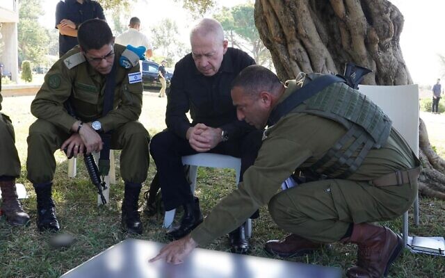 Hezbollah lần đầu nã tên lửa đạn đạo Burkan vào Israel: Bộ trưởng Quốc phòng cảnh báo rắn - Ảnh 2.