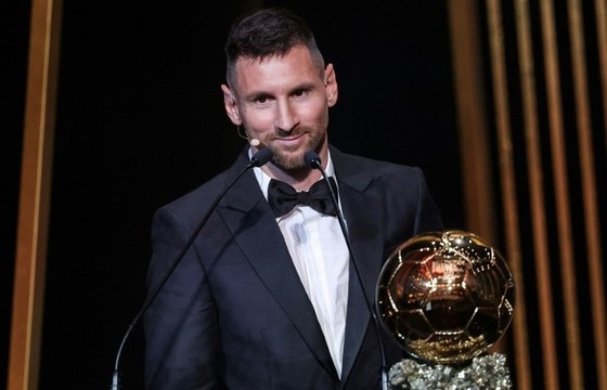 Messi ngợi ca cuộc chiến bất diệt với Ronaldo để giành ngai vàng bóng đá - Ảnh 2.