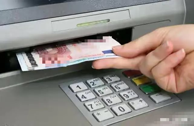 Rút tiền tại cây ATM nhưng bị ‘nuốt’ thẻ, chưa đầy 1 giờ đồng hồ, người đàn ông bị mất trắng 3 tỷ đồng: ngân hàng từ chối chịu trách nhiệm, tòa án phải vào cuộc - Ảnh 3.