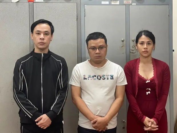 Phản ứng phía hoa hậu Thùy Tiên về ảnh chụp chung với 2 tú ông trong đường dây môi giới mại dâm - Ảnh 2.