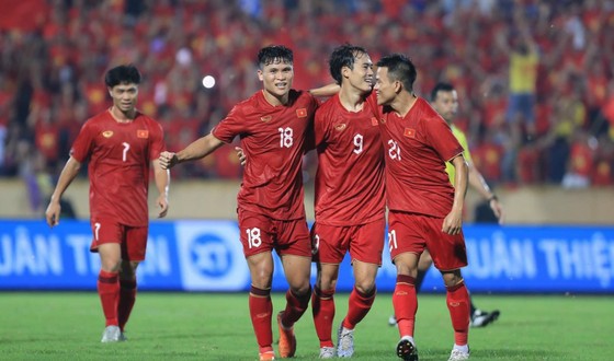 Trận “chung kết” của Quả bóng vàng Việt Nam 2023 - Ảnh 1.