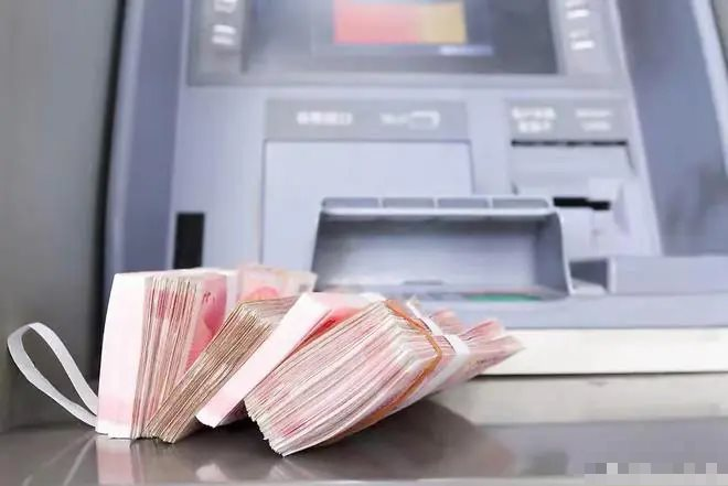 Rút tiền tại cây ATM nhưng bị ‘nuốt’ thẻ, chưa đầy 1 giờ đồng hồ, người đàn ông bị mất trắng 3 tỷ đồng: ngân hàng từ chối chịu trách nhiệm, tòa án phải vào cuộc - Ảnh 2.
