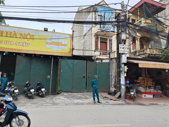 Hà Nội: Nổ lớn tại ngôi nhà trên đường Vĩnh Hưng, 3 người bị thương - Ảnh 2.