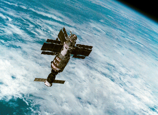 Cách phi hành gia Liên Xô ‘cứu’ nhân loại khỏi trạm không gian chết rơi xuống Trái đất - Ảnh 1.