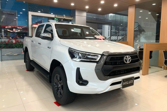 Đại lý nhận cọc Toyota Hilux 2024 tại Việt Nam: Dự kiến rẻ hơn cả trăm triệu, cơ hội thoát đội sổ phân khúc - Ảnh 5.