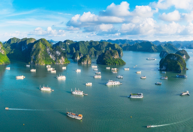 Vịnh Hạ Long của Việt Nam vừa được gọi tên trong danh sách những điểm đến đẹp nhất thế giới