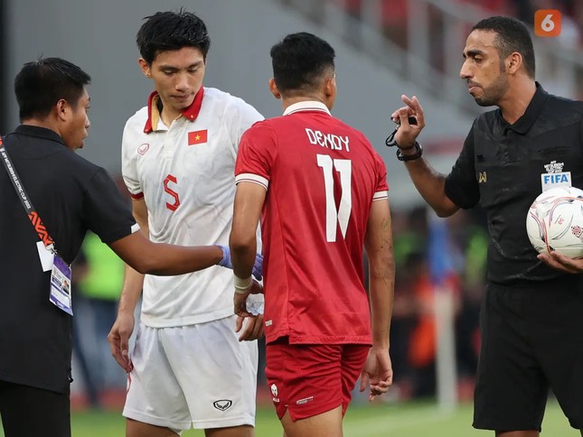 Tiền đạo tuyển Indonesia vẫn cay cú Văn Hậu: Tôi chỉ muốn tẩn anh ta - Ảnh 3.