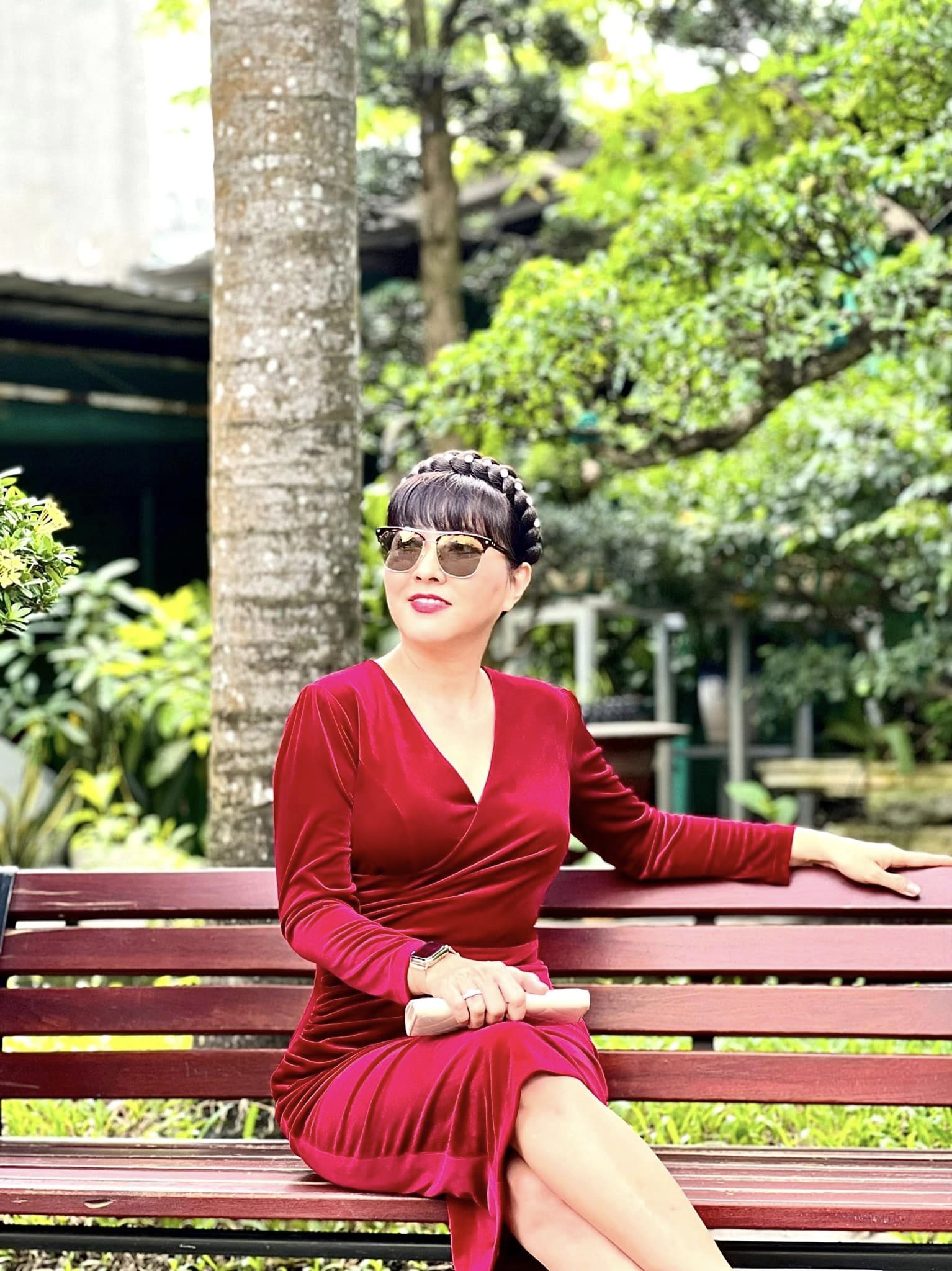 Nữ diễn viên Việt 61 tuổi lẻ bóng, không chồng con, nhưng vẫn trẻ đẹp, sống vui tươi - Ảnh 4.