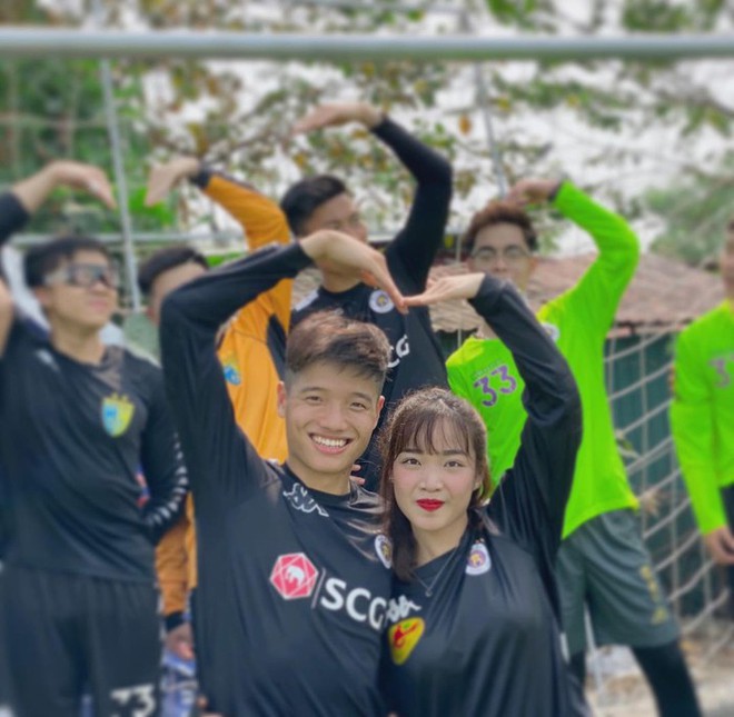  Cựu thủ môn U23 Việt Nam sắp lên xe hoa cùng cô giáo tiểu học và chuyện dẫn bạn về nhà mất cả em gái  - Ảnh 8.