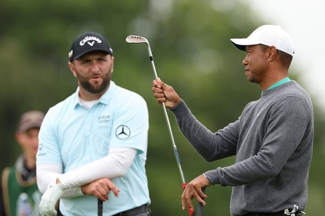 Tiger Woods, Jon Rahm và cuộc chiến chống lại tiếng gọi đồng tiền - Ảnh 4.