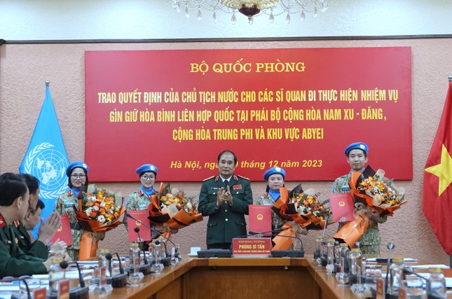 Chủ tịch nước cử 4 sĩ quan Quân đội tới 3 phái bộ gìn giữ hòa bình - Ảnh 4.