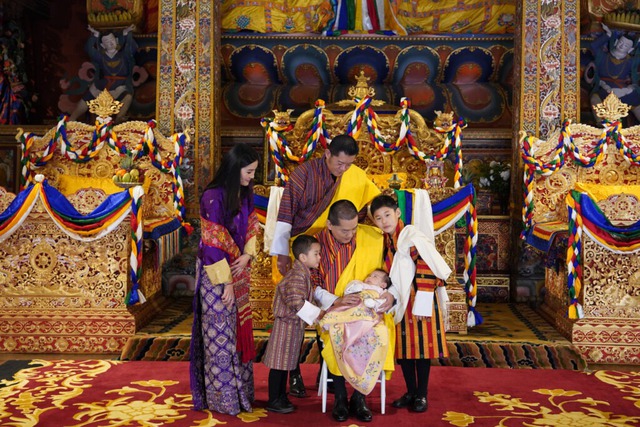 Hoàng gia Bhutan gây sốt khi công bố tên con gái, bức ảnh đầu đời của tiểu công chúa nhận bão like trên mạng - Ảnh 7.