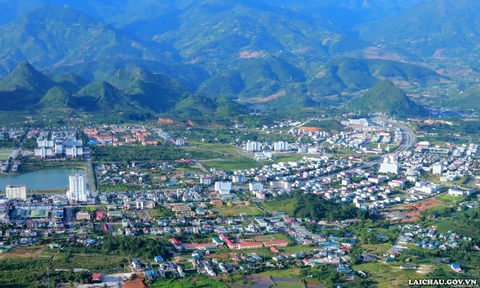 Tỉnh thưa dân nhất Việt Nam sẽ trở thành cửa ngõ kết nối các nước ASEAN và Trung Quốc - Ảnh 2. Tỉnh thưa dân nhất Việt Nam sẽ trở thành cửa ngõ kết nối các nước ASEAN và Trung Quốc - Ảnh 2.
