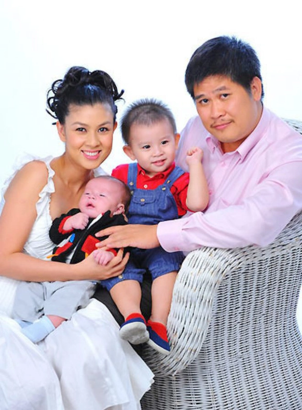 Sau 11 năm ly hôn Phước Sang, Kim Thư tay trắng thành bà chủ, cuộc sống giàu có, hạnh phúc bên bạn trai