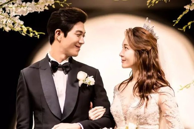 Nữ ca sĩ g&acirc;y sốc, c&ocirc;ng bố ly h&ocirc;n v&agrave; t&aacute;i h&ocirc;n c&ugrave;ng l&uacute;c - Ảnh 3.