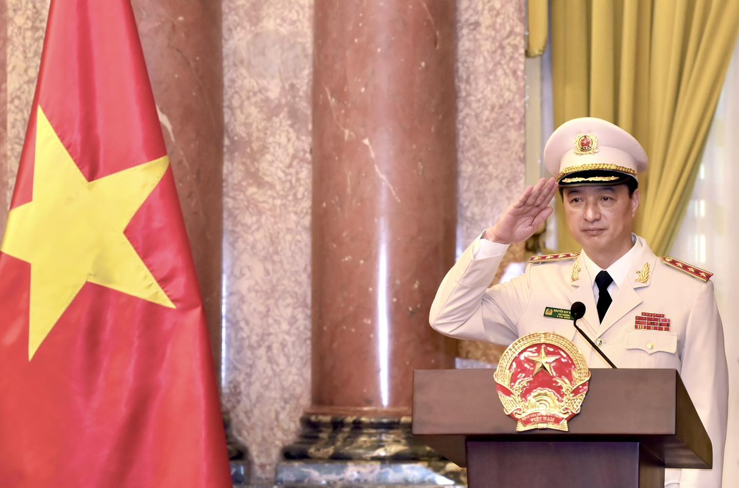 Chủ tịch nước trao quyết định thăng cấp bậc hàm Thượng tướng cho Thứ trưởng Bộ Công an Nguyễn Duy Ngọc - Ảnh 2. Chủ tịch nước trao quyết định thăng cấp bậc hàm Thượng tướng cho Thứ trưởng Bộ Công an Nguyễn Duy Ngọc - Ảnh 2.