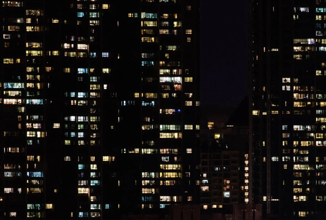 Cận cảnh bên trong phòng trọ tổ chim phải bò khi ra vào: Phòng rộng nhất chỉ 2,7m vuông nhưng vẫn kín người thuê - Ảnh 3. Cận cảnh bên trong phòng trọ tổ chim phải bò khi ra vào: Phòng rộng nhất chỉ 2,7m vuông nhưng vẫn kín người thuê - Ảnh 3.