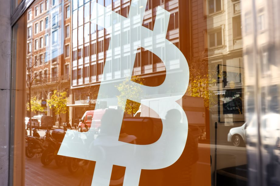 Bitcoin hồi về gần 42.000 USD sau đợt lao dốc sâu nhất 4 tháng - Ảnh 1.