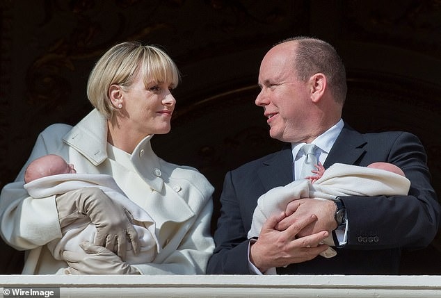 Cặp song sinh đáng yêu nhất của hoàng gia châu Âu đón sinh nhật lần thứ 9, khiến người hâm mộ lịm tim vì vẻ ngoài quá đỗi đáng yêu - Ảnh 6.