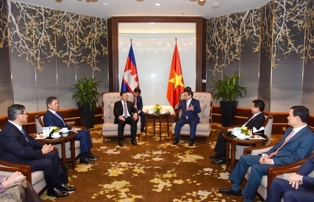 Thủ tướng Phạm Minh Chính tặng Thủ tướng Campuchia sách của Tổng Bí thư Nguyễn Phú Trọng - Ảnh 4.