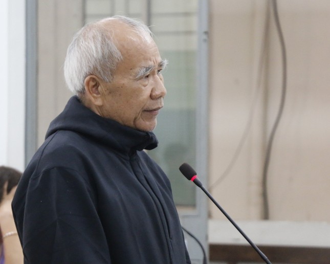 Ba lần hầu tòa, cựu Chủ tịch tỉnh Khánh Hòa dằn vặt với những việc đã làm - Ảnh 3.