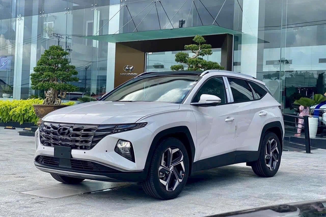 Hyundai trước cơ hội bán vượt Toyota sau 2 năm tụt lại ở Việt Nam: Corolla Cross bán chậm, Santa Fe, Tucson bứt tốc sau giảm giá - Ảnh 3.