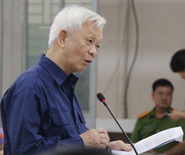 Ba lần hầu tòa, cựu Chủ tịch tỉnh Khánh Hòa dằn vặt với những việc đã làm - Ảnh 1.