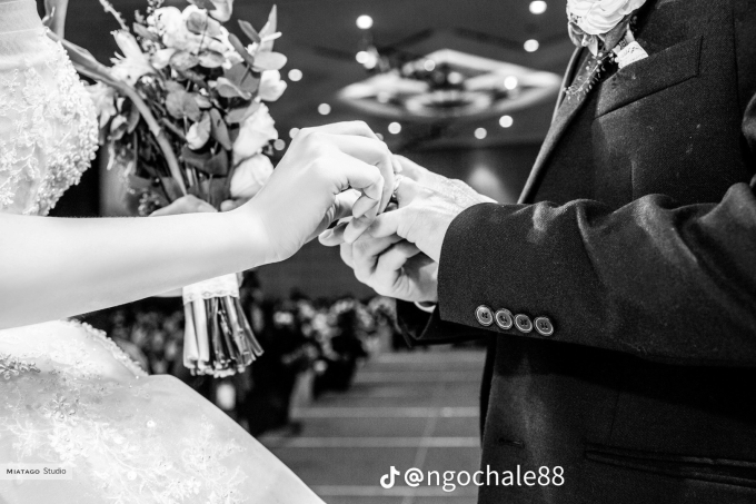 Bà xã kém 15 tuổi của NS Công Lý hé lộ loạt ảnh cưới, mong muốn điều này sau 3 năm kết hôn - Ảnh 4.