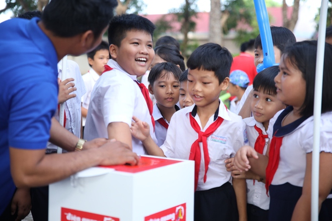  Điện Quang và hành trình thắp sáng ước mơ: Để những bàn chân nhỏ từ bóng đêm bước tới tương lai rực rỡ - Ảnh 6.