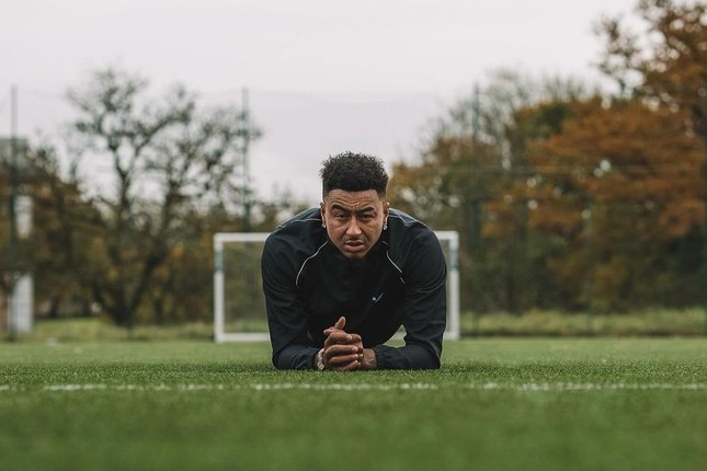 Một năm sau khi rời MU, Jesse Lingard rơi cảnh thất nghiệp, cứ tập luyện, hy vọng rồi lại bị từ chối - Ảnh 1.