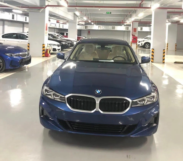 BMW 320i vừa mua đã bán rẻ hơn 220 triệu: Chạy chưa đến 50km, nội thất như xe mới - Ảnh 1.