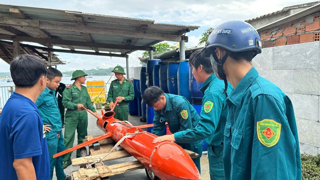 Ngư dân phát hiện vật thể lạ, nghi thiết bị bay không người lái - Ảnh 2.