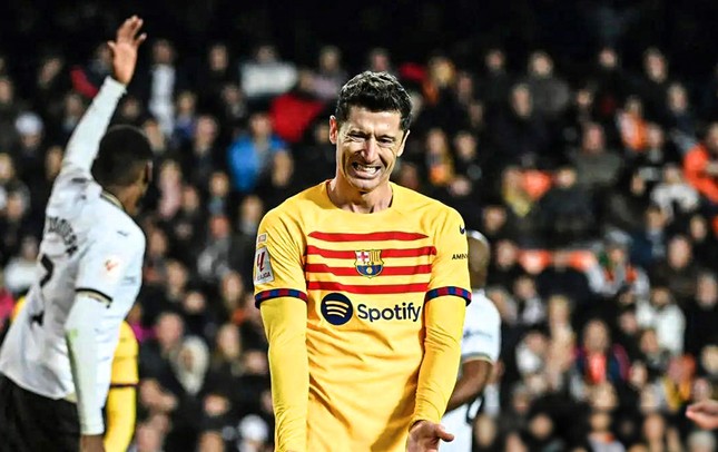 Mất điểm trước đối thủ yếu, Barca khủng hoảng chưa từng có - Ảnh 1.