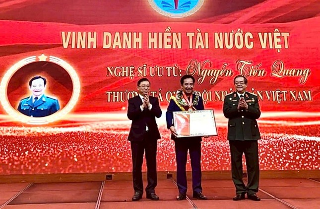 Những giải thưởng, danh hiệu gây hoang mang - Ảnh 1.