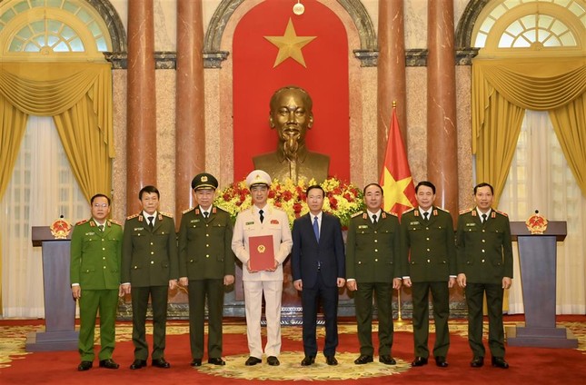 Bốn sĩ quan công an được thăng cấp bậc hàm cấp Tướng - Ảnh 2.