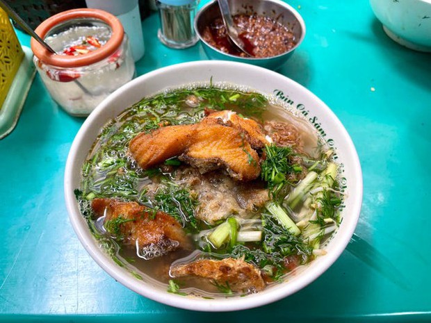  Du khách quốc tế ấn tượng với 5 món ăn đường phố Hà Nội bị Michelin bỏ quên - Ảnh 1.