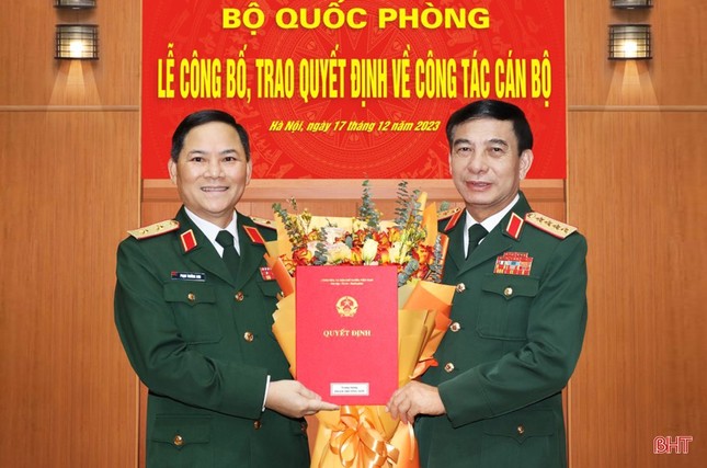  Thăng quân hàm Trung tướng cho Phó Tổng Tham mưu trưởng QĐND Việt Nam - Ảnh 1.