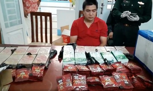 Thuê phụ nữ giả trang thăm thân để vận chuyển ma túy qua biên giới Việt Nam - Campuchia - Ảnh 3.