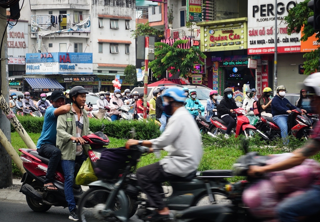 Phá dỡ ngôi nhà 4 mặt tiền duy nhất ở TP.HCM sau 1 thập kỷ tồn tại, giao lộ thông thoáng bất ngờ - Ảnh 4.